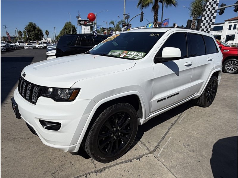Used 2020 Jeep Grand Cherokee Altitude AWD/4WD image 3