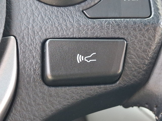 Used 2018 Toyota RAV4 XLE AWD/4WD image 25