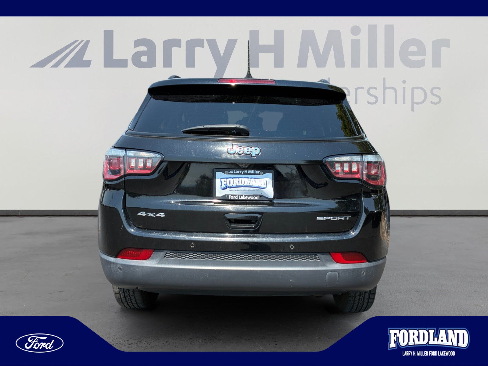 Used 2017 Jeep Compass Sport w/ Tech Group AWD/4WD image 4