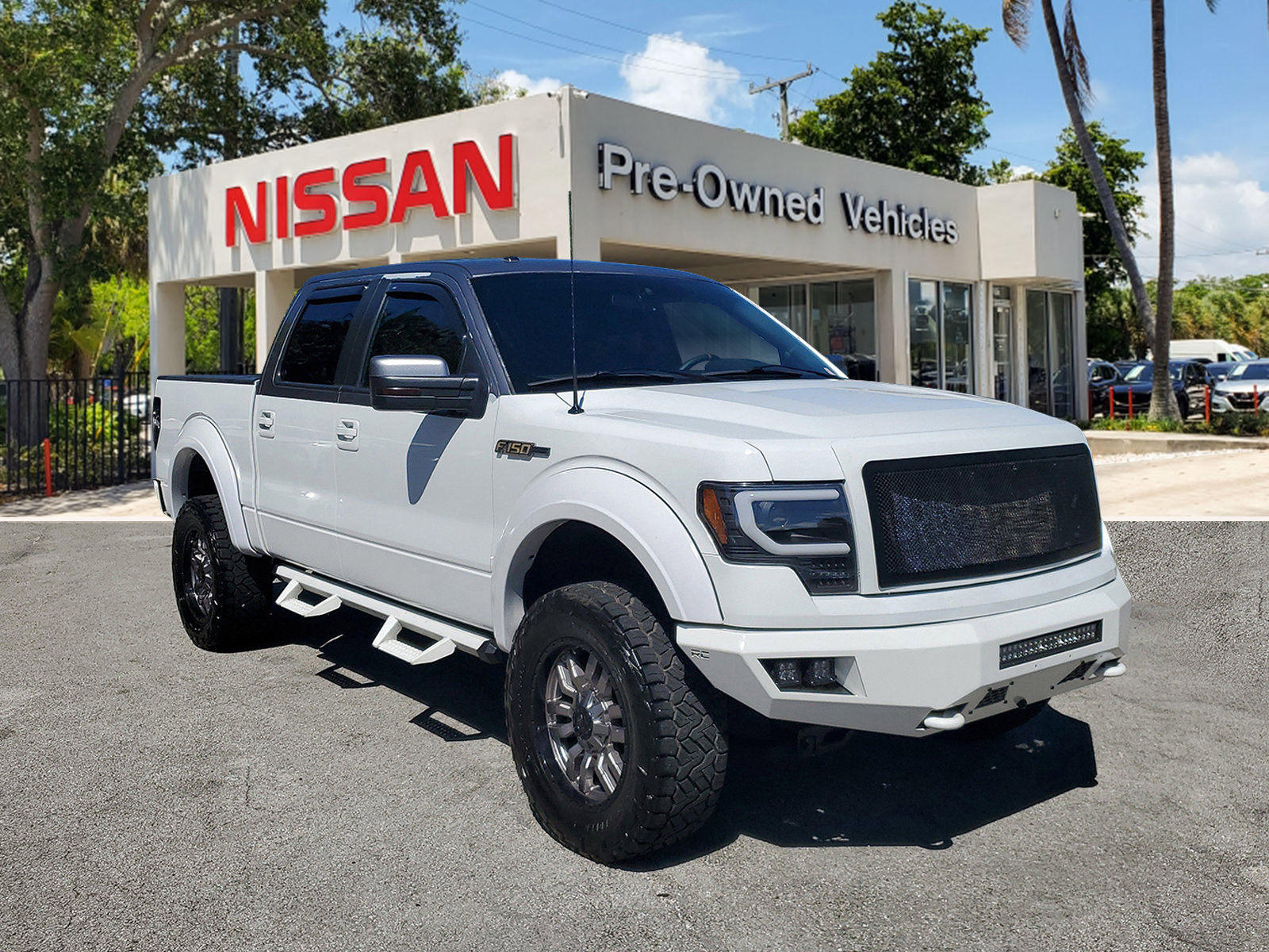 Used 2014 Ford F150 FX4 w/ Equipment Group 402A Luxury image 3