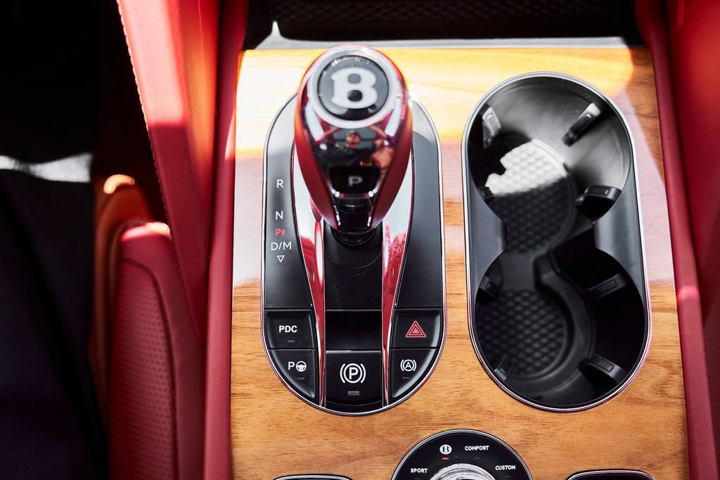 Used 2023 Bentley Bentayga AWD/4WD image 70