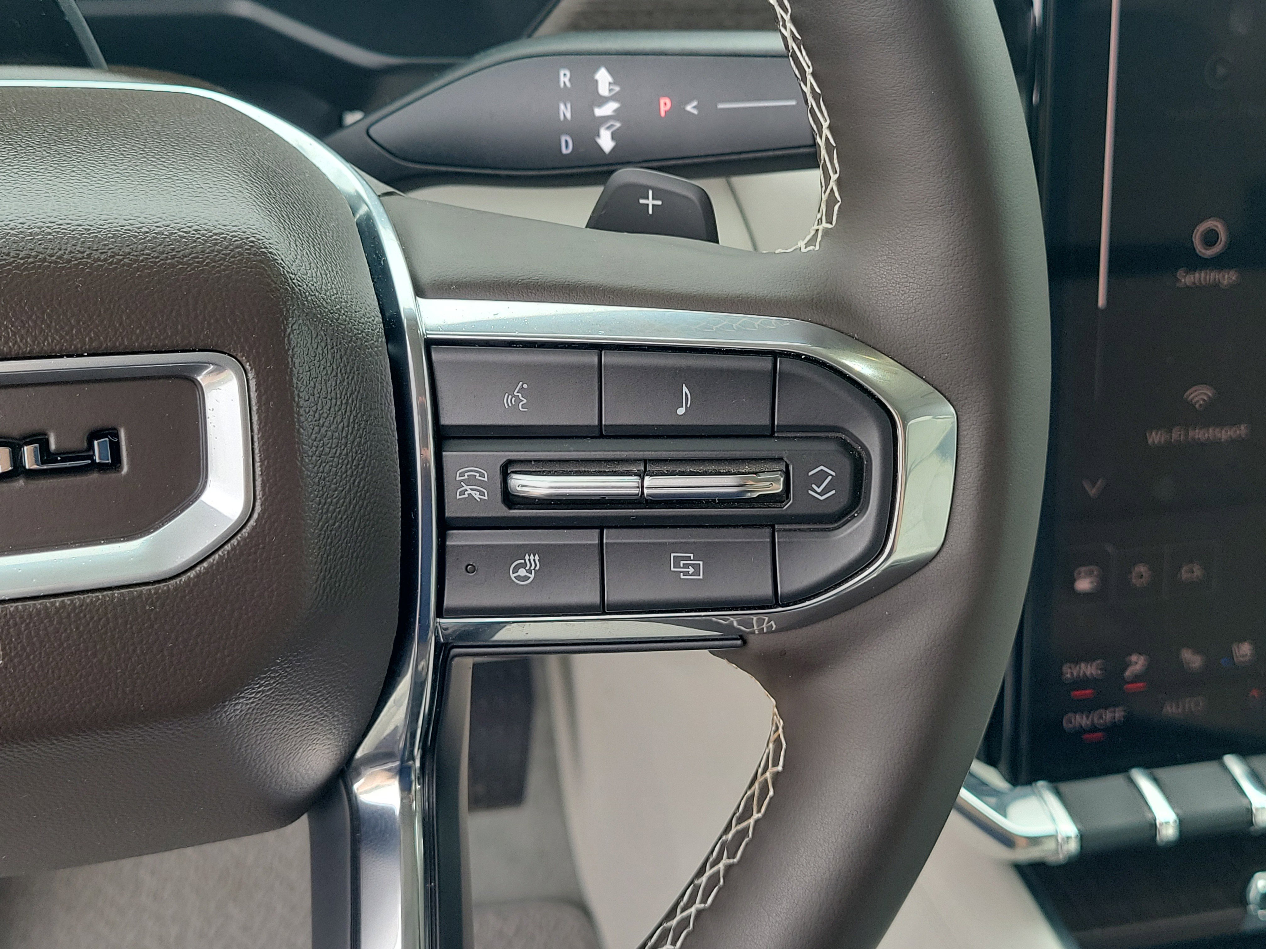 Used 2025 GMC Acadia Denali w/ Super Cruise Package FWD image 24