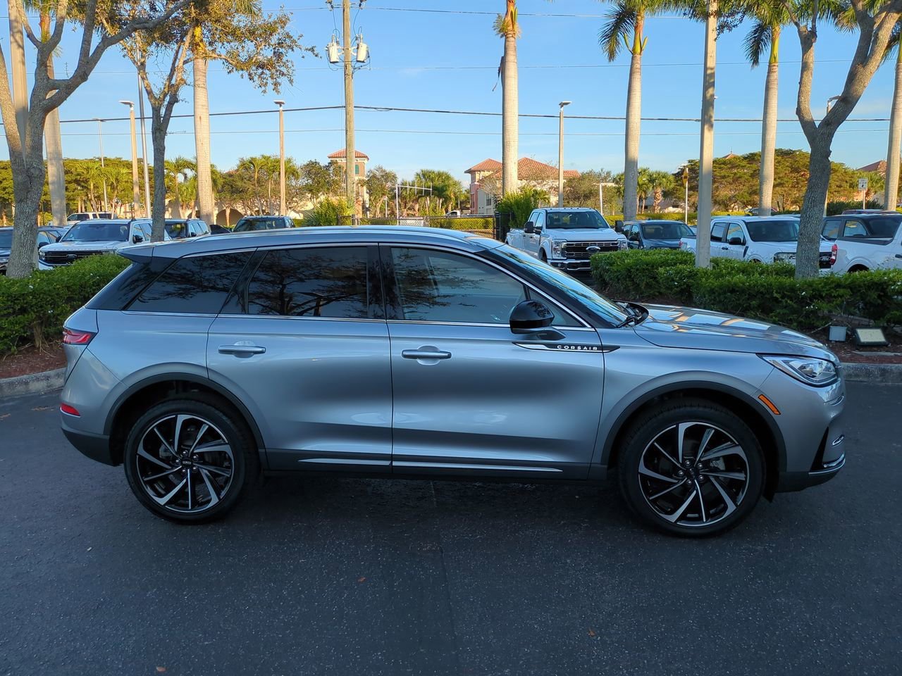 Used 2023 Lincoln Corsair Reserve w/ Towing Package image 3