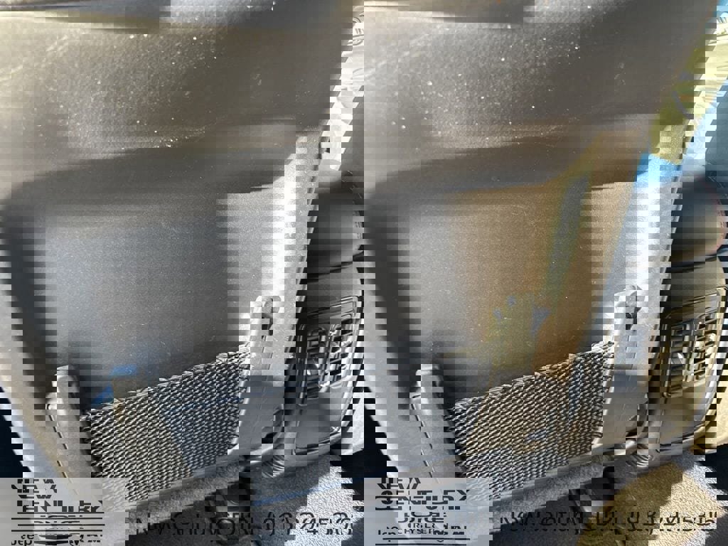 Used 2025 Dodge Durango GT image 13