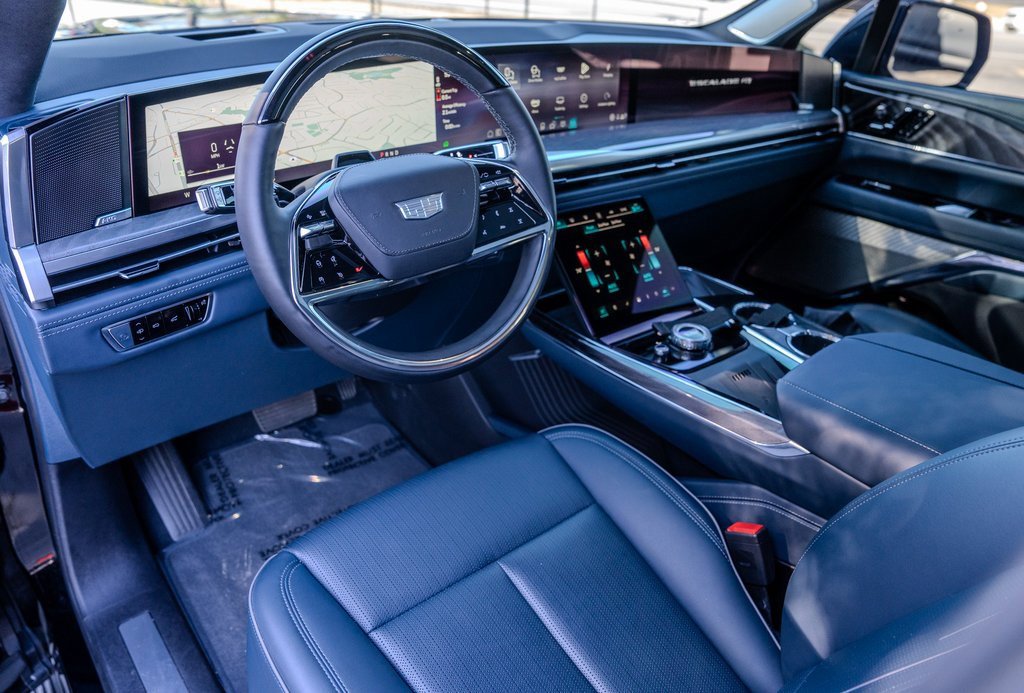 Used 2025 Cadillac Escalade IQ Luxury 2 image 4