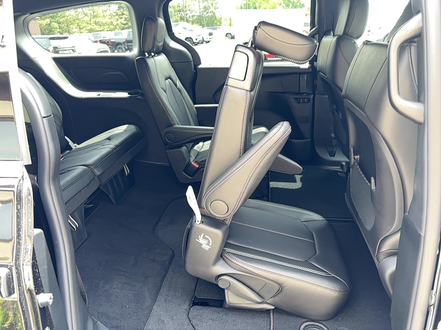 New 2027 Chrysler Pacifica LX FWD image 9