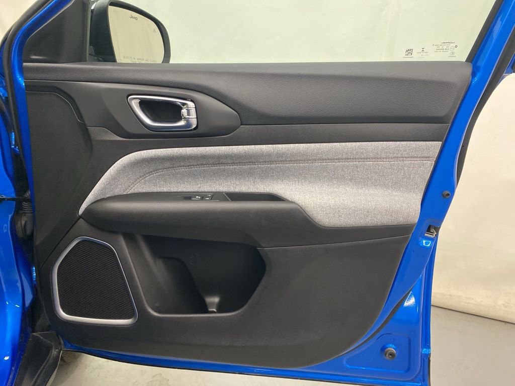 Used 2022 Jeep Compass Latitude image 11