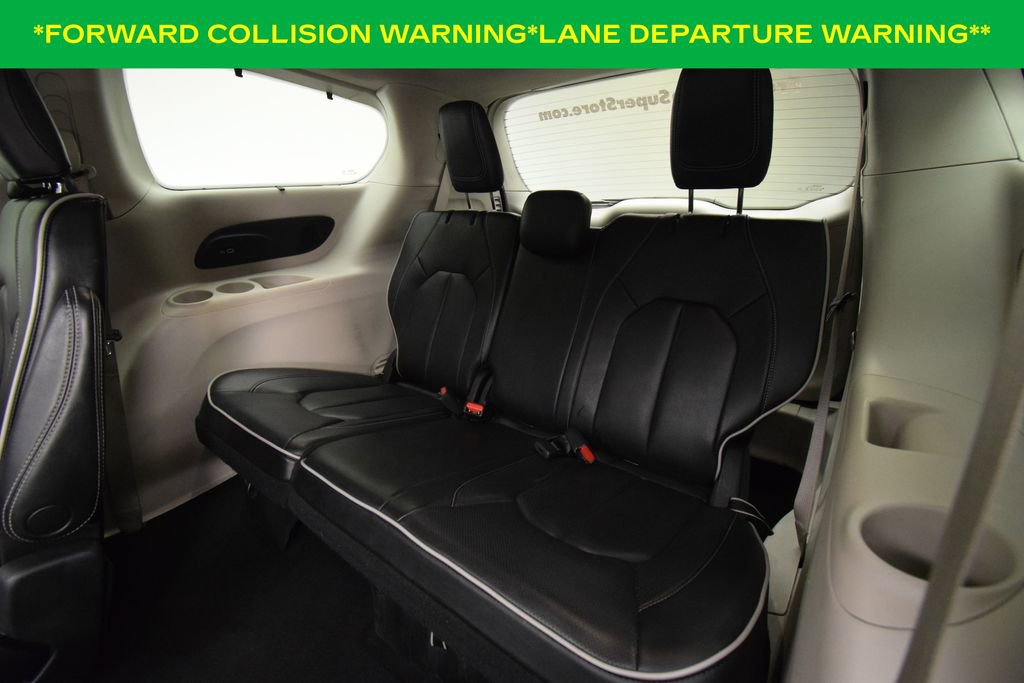 Used 2023 Chrysler Pacifica Limited FWD image 16