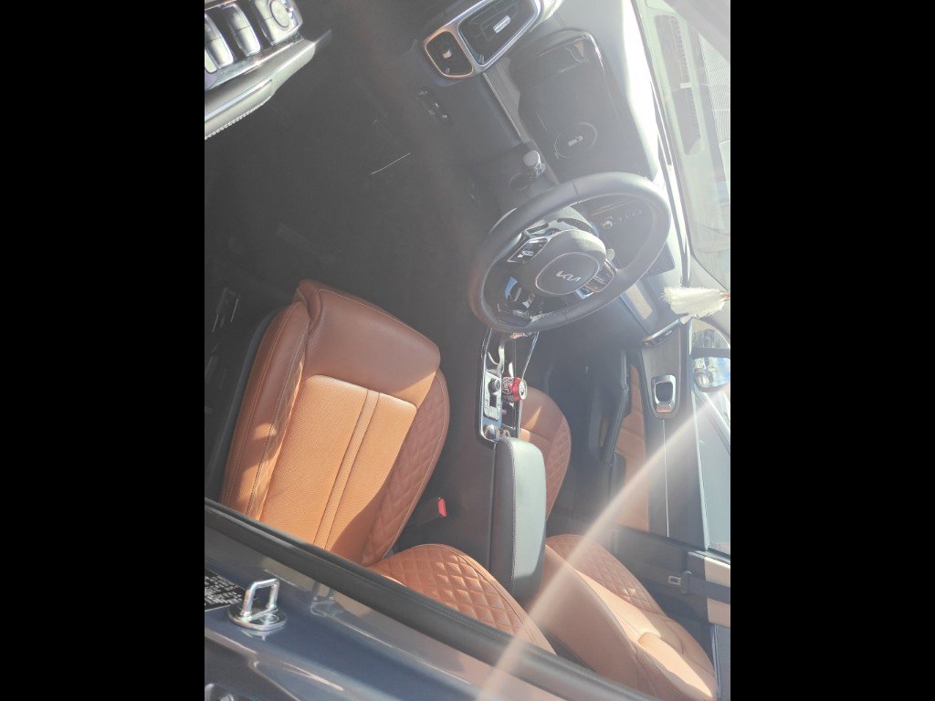 Used 2023 Kia Sorento SX Prestige image 5