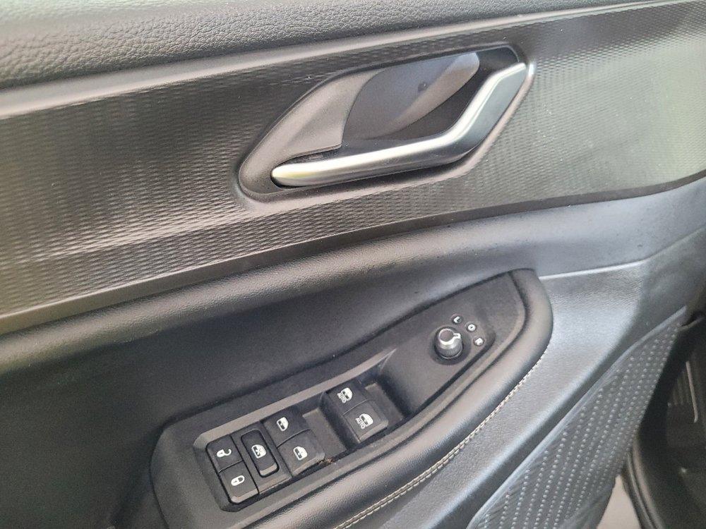 Used 2023 Jeep Grand Cherokee Laredo AWD/4WD image 27