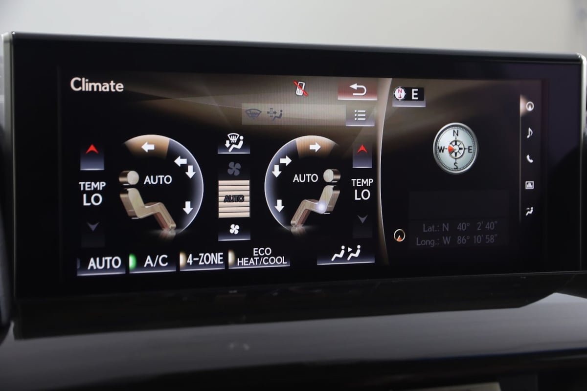 Used 2020 Lexus LX 570 4WD w/ Luxury Package image 36