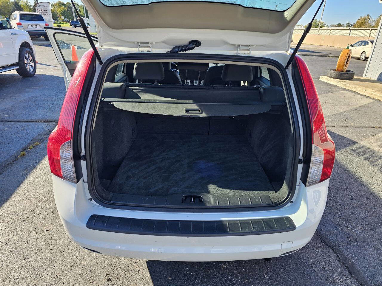 Used 2010 Volvo V50 2.4i image 16