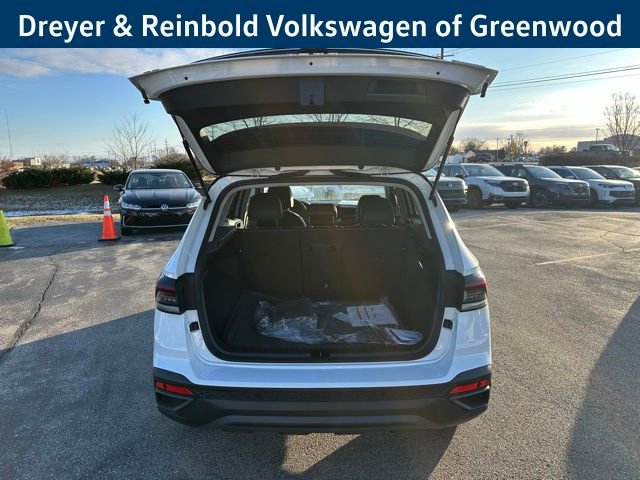 New 2026 Volkswagen Taos SE image 33