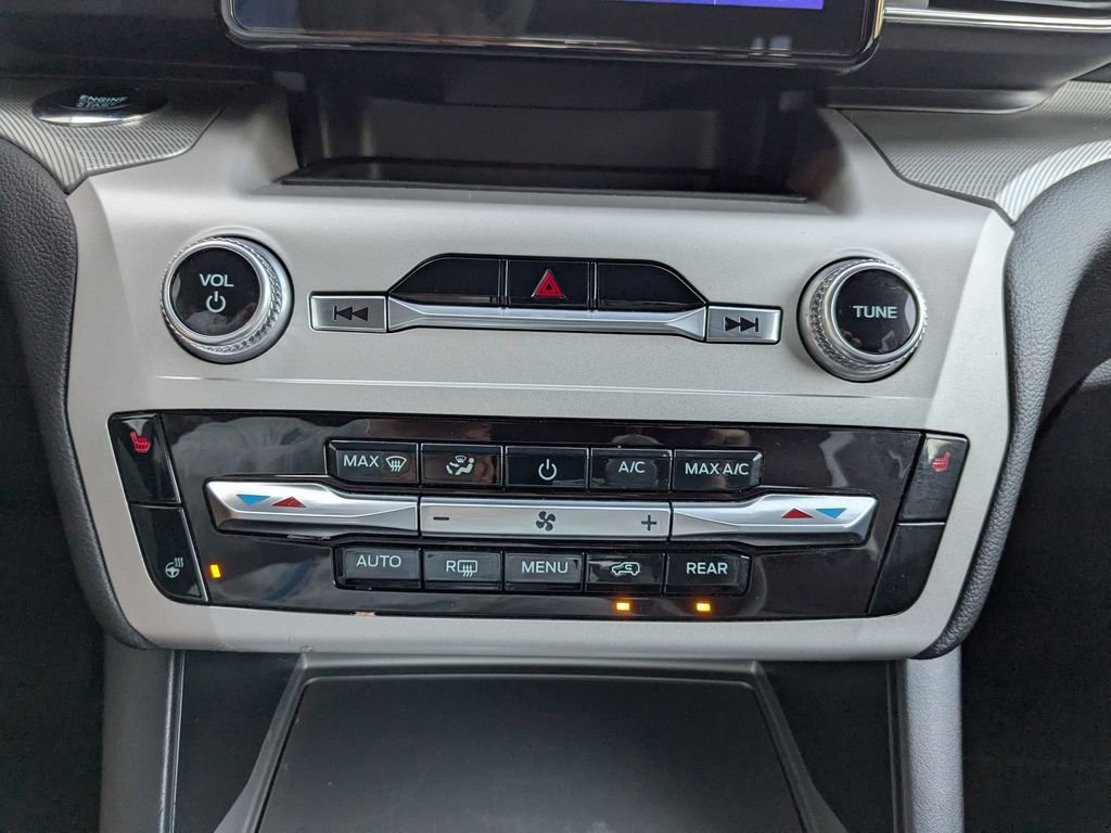 Used 2023 Ford Explorer XLT w/ Equipment Group 202A AWD/4WD image 18