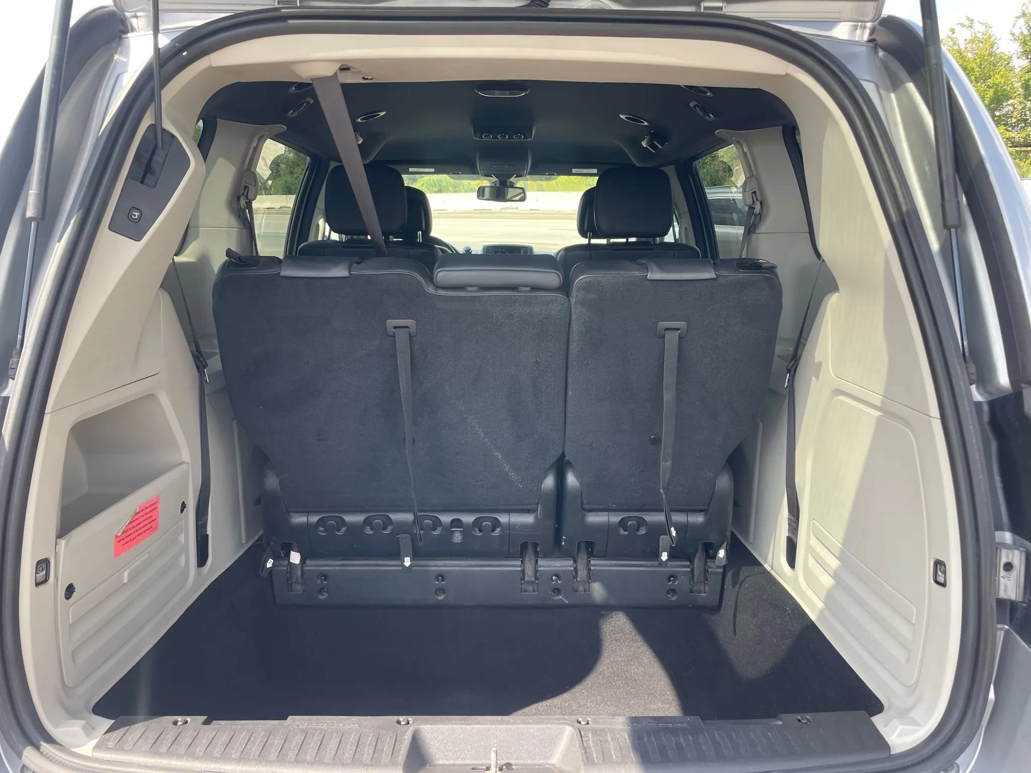Used 2019 Dodge Grand Caravan SXT FWD image 14