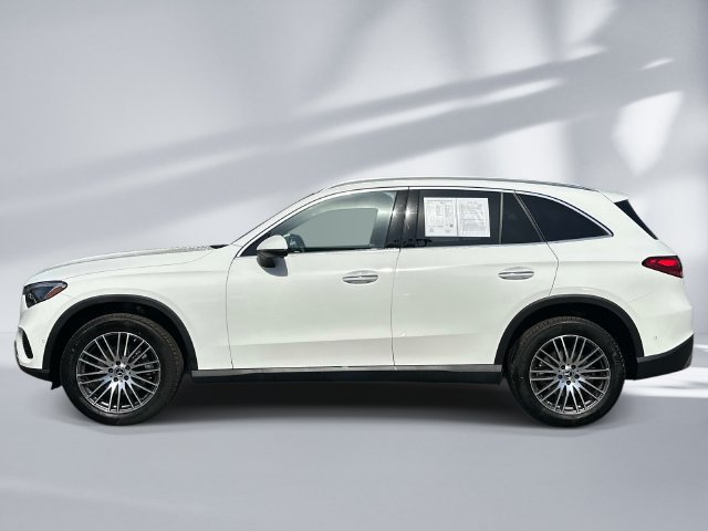 Used 2025 Mercedes-Benz GLC 300 4MATIC image 2