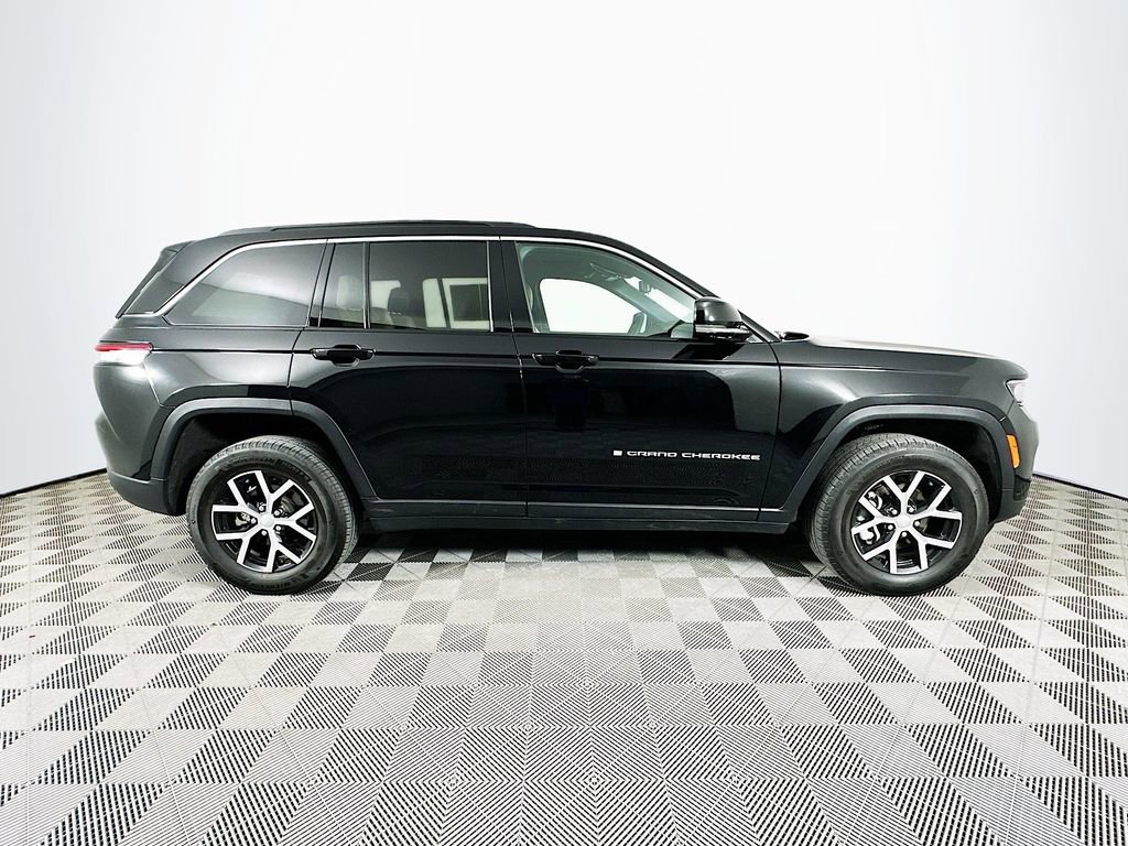 Certified 2025 Jeep Grand Cherokee Limited w/ Luxury Tech Group II image 14