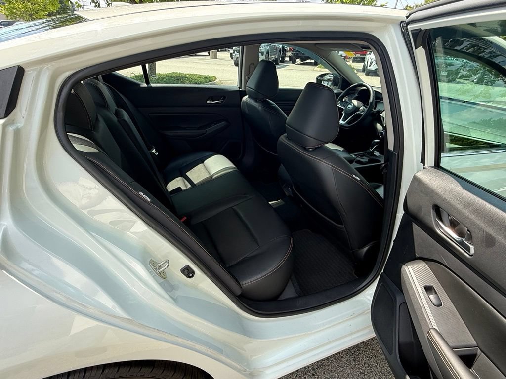 Used 2019 Nissan Altima 2.5 SR FWD image 12