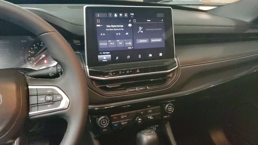 Used 2024 Jeep Compass Latitude w/ Altitude Special Edition image 24