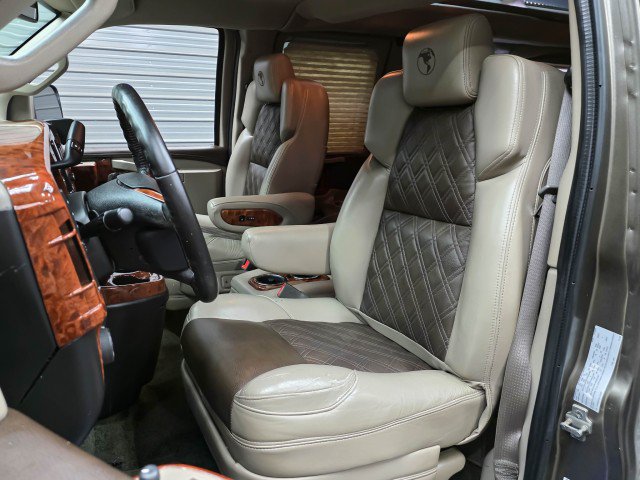 Used 2020 Chevrolet Express 2500 w/ Enhanced Convenience Package RWD image 19