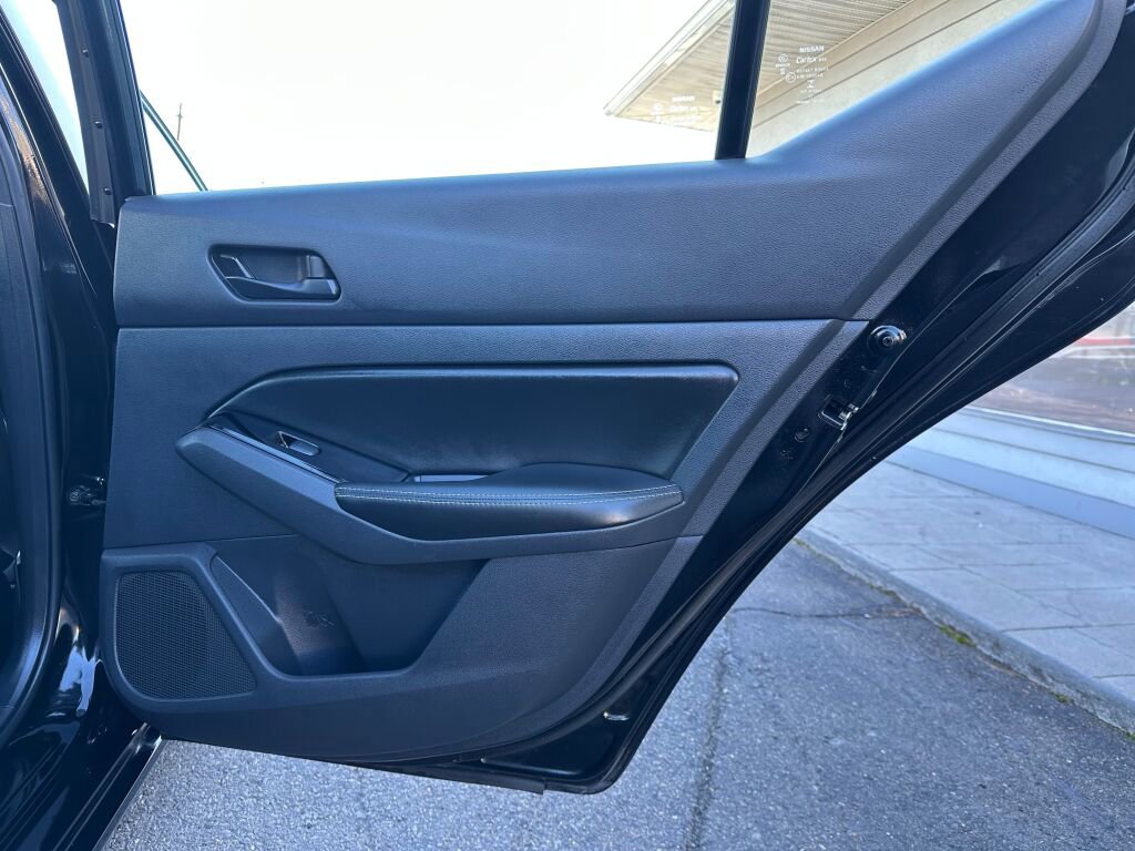 Used 2023 Nissan Sentra SR w/ SR Premium Package image 25