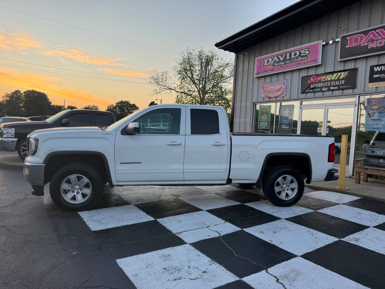 Used 2017 GMC Sierra 1500 SLE w/ SLE Value Package AWD/4WD image 7