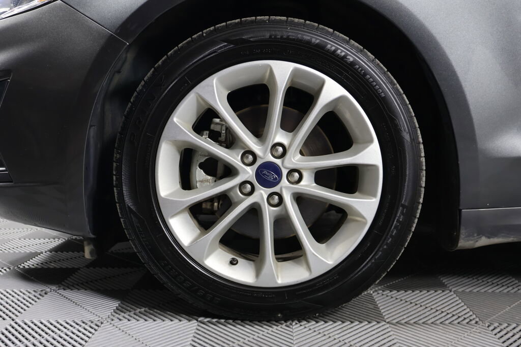 Used 2020 Ford Fusion SE image 10