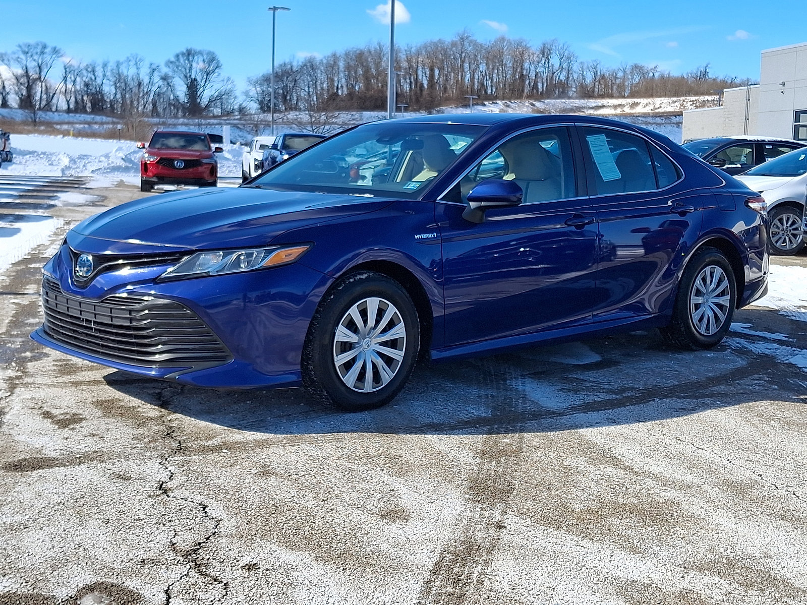Used 2018 Toyota Camry LE image 3