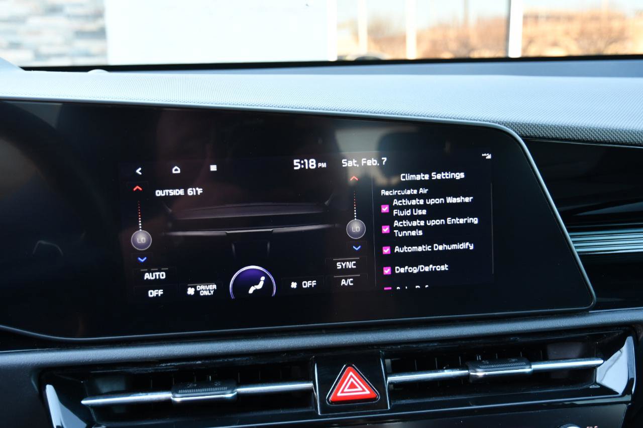 Used 2023 Kia Niro EX Touring image 17