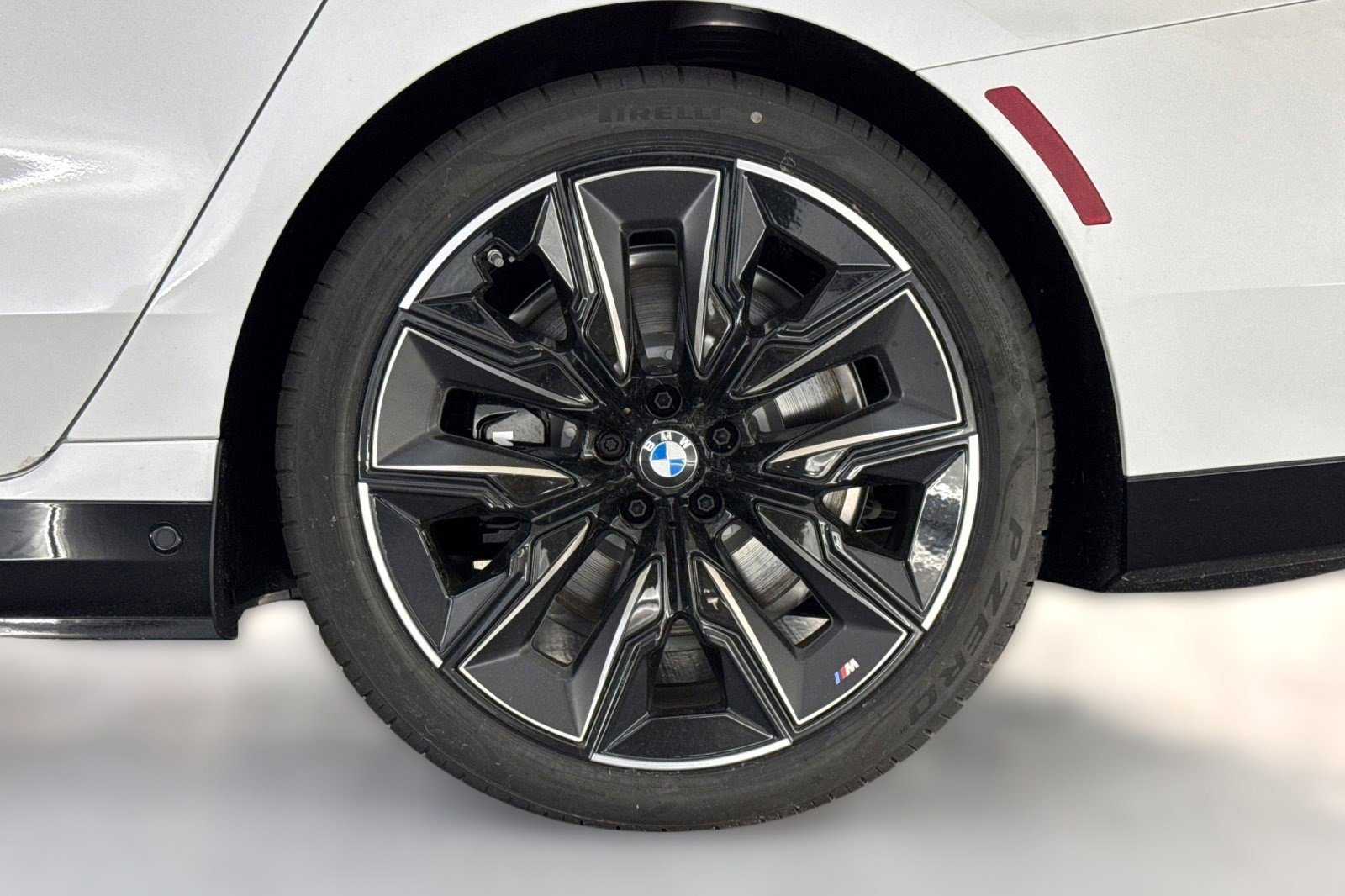 New 2025 BMW i7 xDrive60 w/ Executive Package image 11