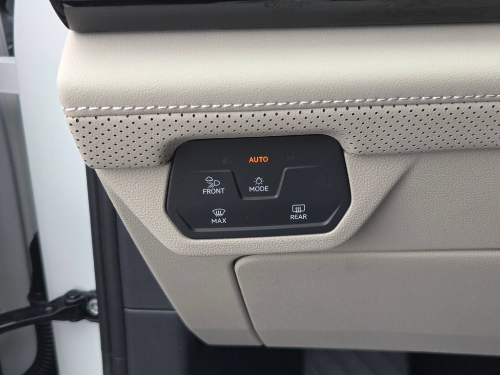 Used 2026 Volkswagen Atlas SE FWD image 36