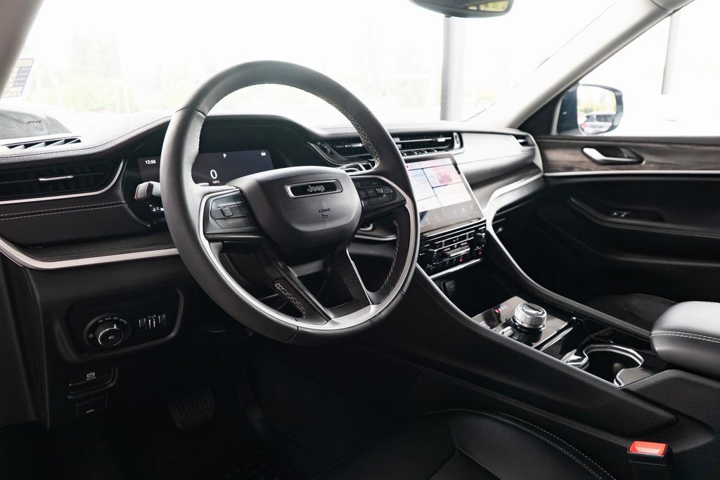 Used 2023 Jeep Grand Cherokee Limited AWD/4WD image 18