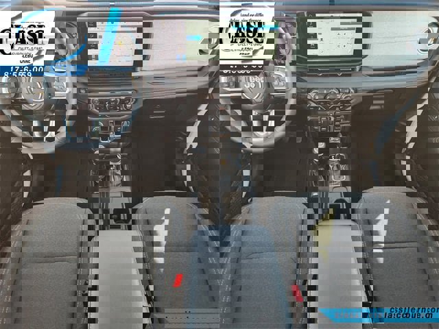 Used 2025 Jeep Wrangler Sahara image 2