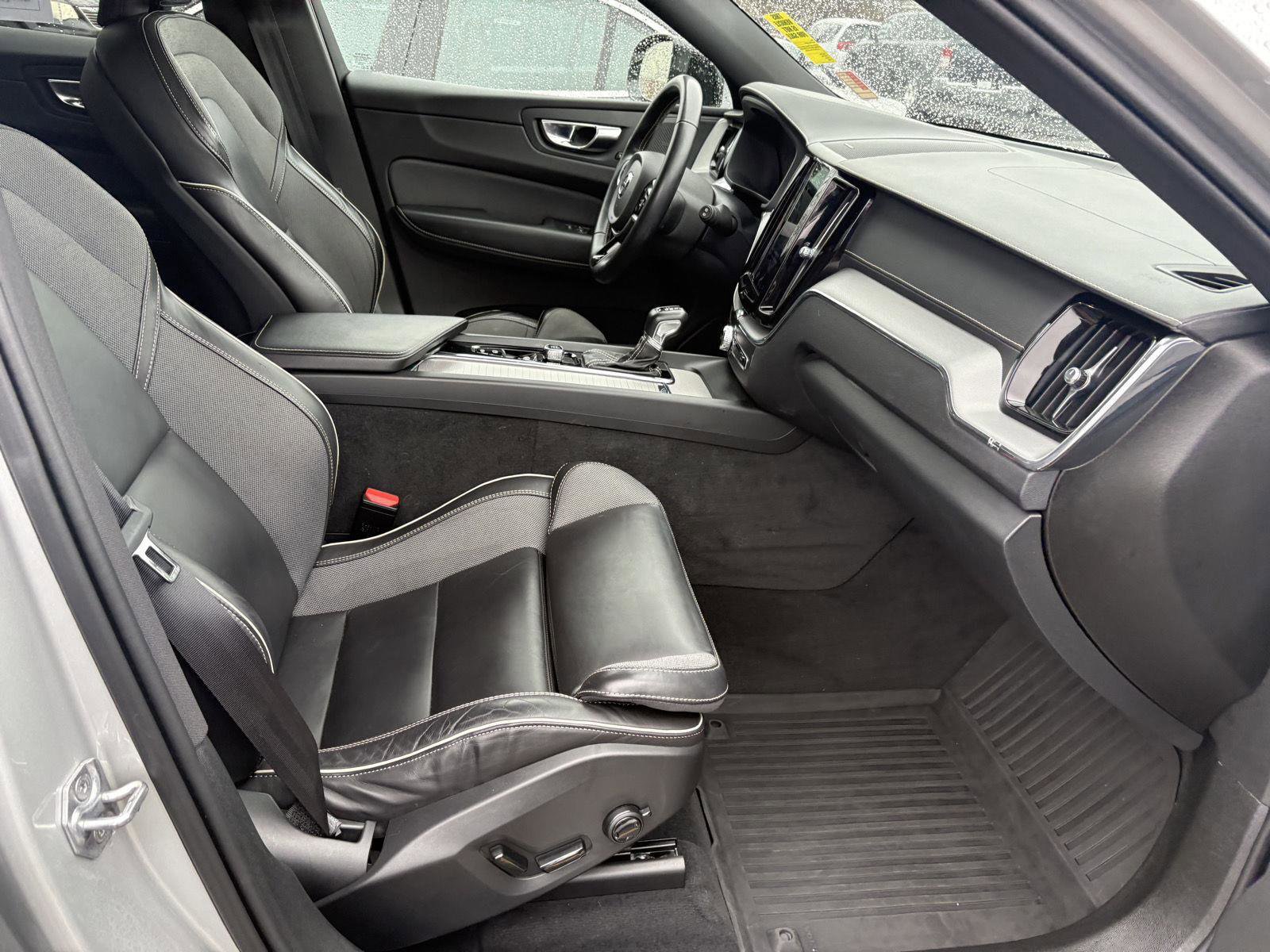 Used 2021 Volvo XC60 T5 R-Design w/ Advanced Package image 20