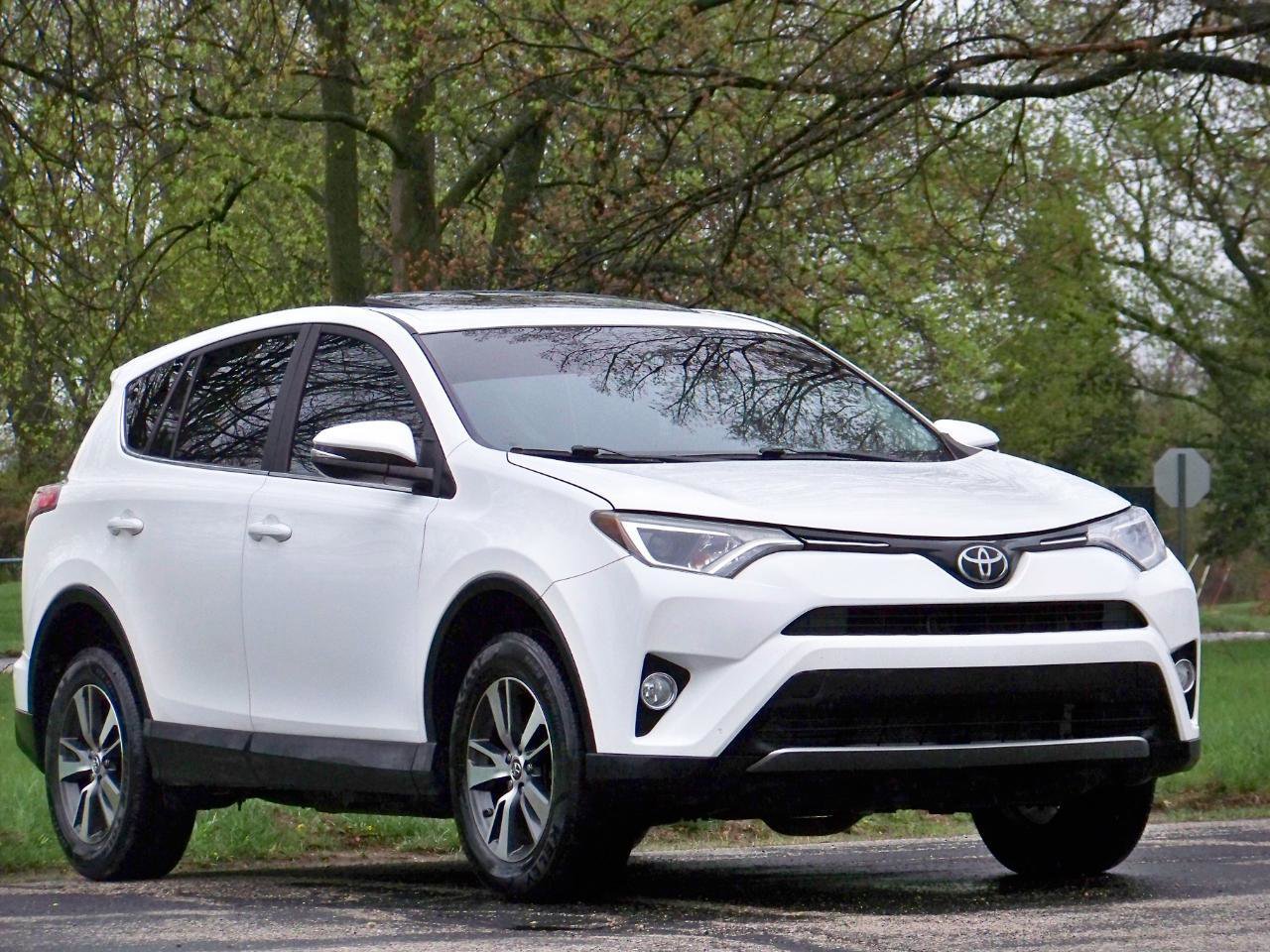 Used 2018 Toyota RAV4 XLE image 3