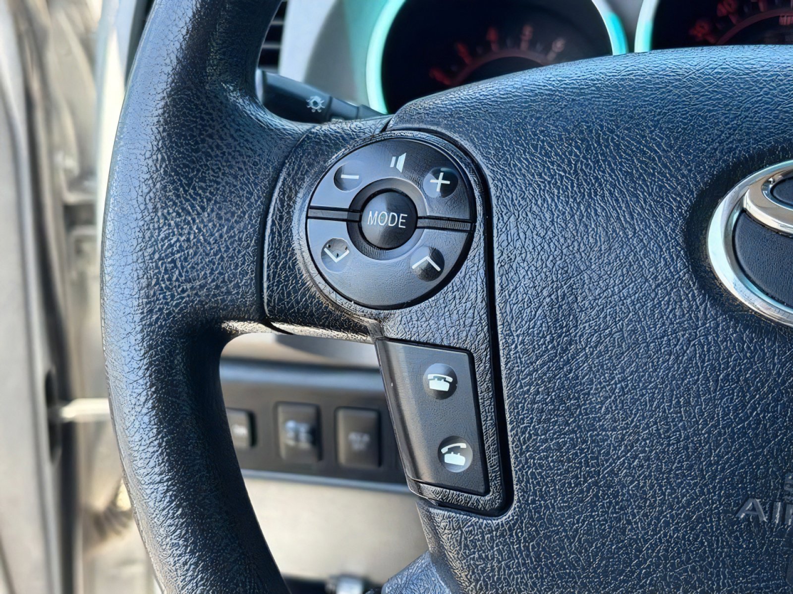 Used 2013 Toyota Tundra 4x4 CrewMax w/ Tow Pkg image 20