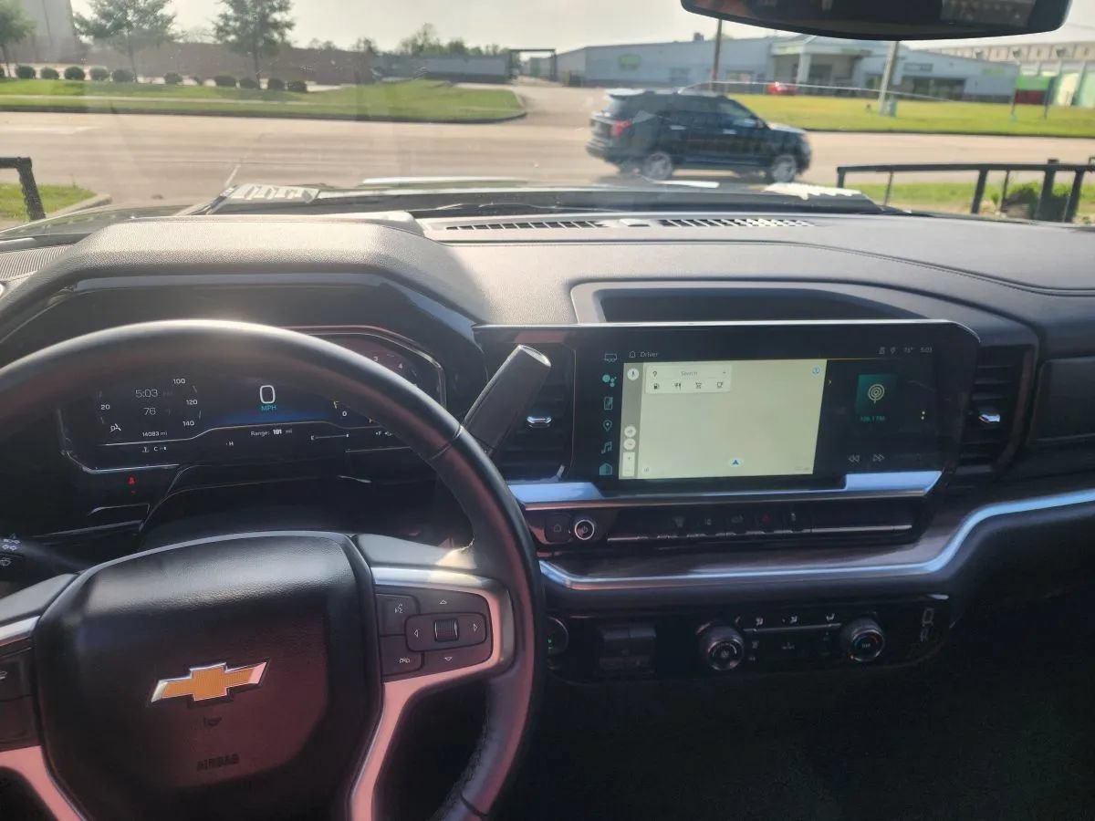 Used 2024 Chevrolet Silverado 2500 LT AWD/4WD image 15
