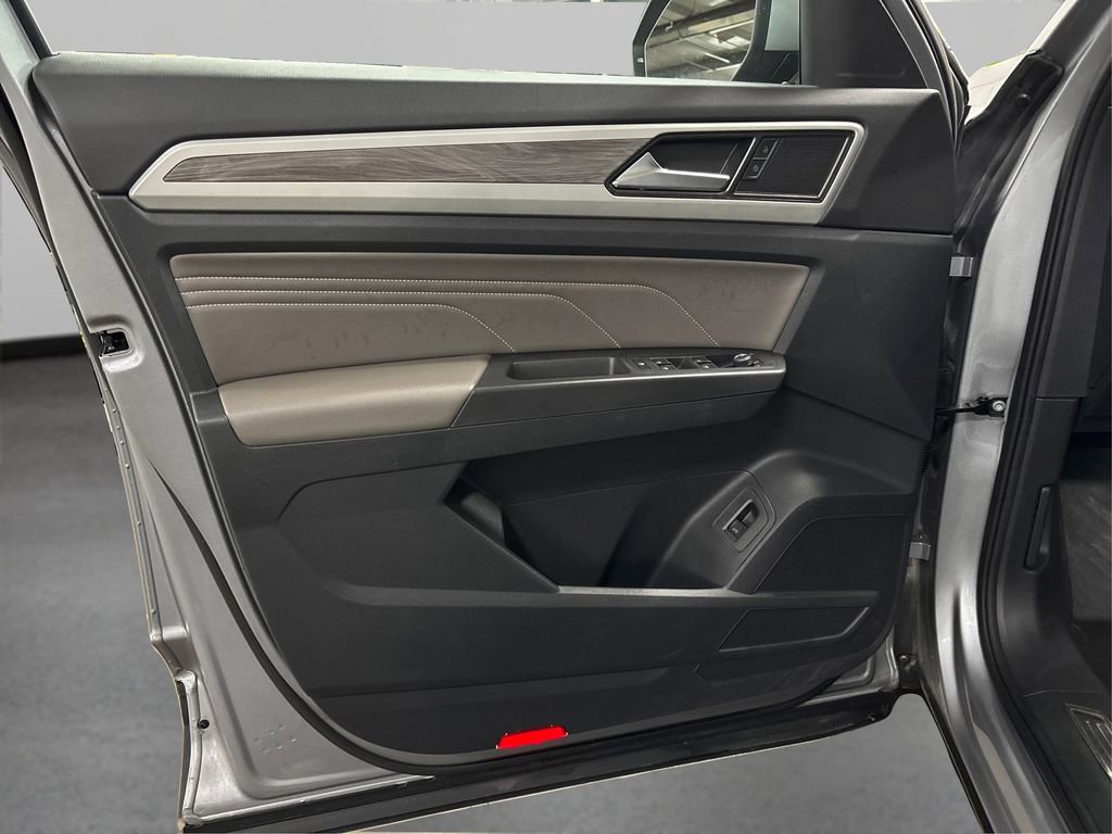 Used 2022 Volkswagen Atlas Cross Sport SE image 25