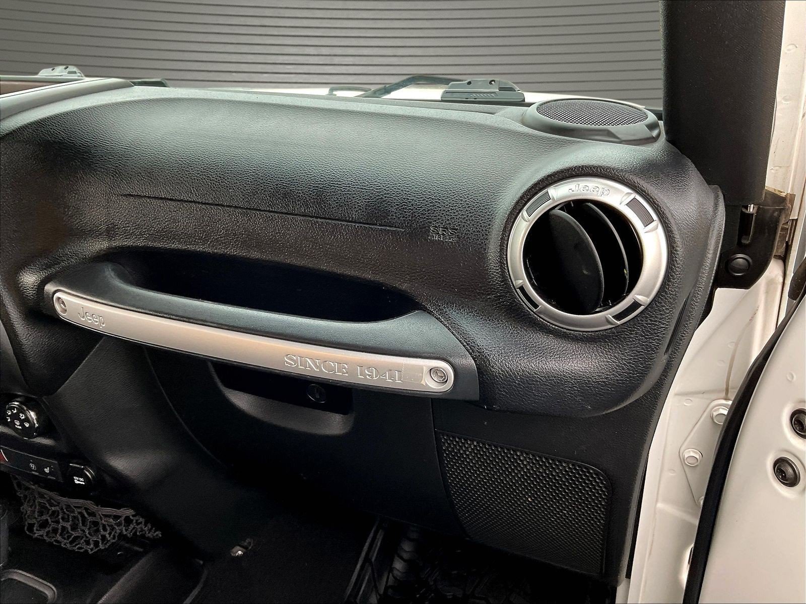 Used 2015 Jeep Wrangler Unlimited Rubicon w/ Dual Top Group AWD/4WD image 22