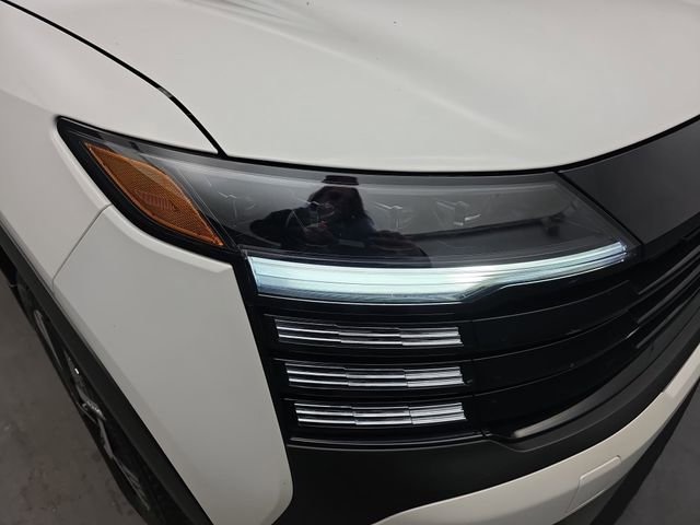 Used 2025 Nissan Kicks SV image 13