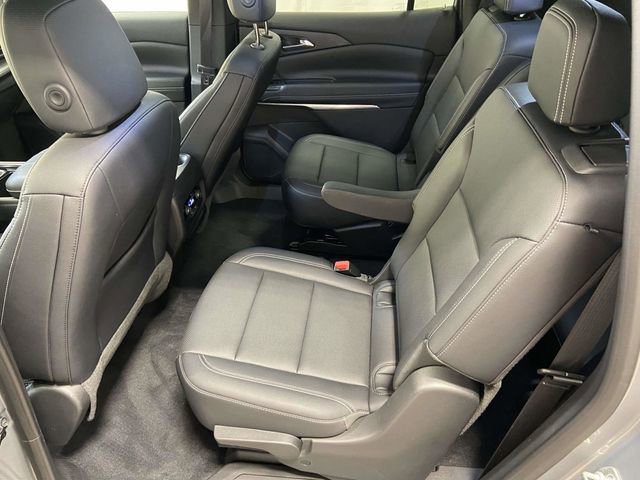Used 2025 Chevrolet Traverse LT image 11