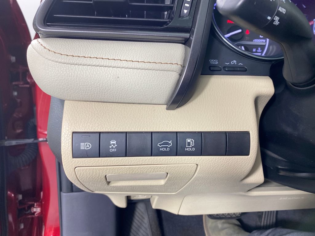 Certified 2020 Toyota Camry XLE image 13
