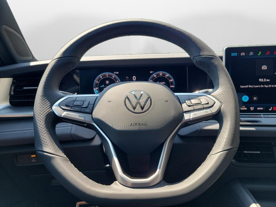 New 2026 Volkswagen Tiguan SE R-Line FWD image 10