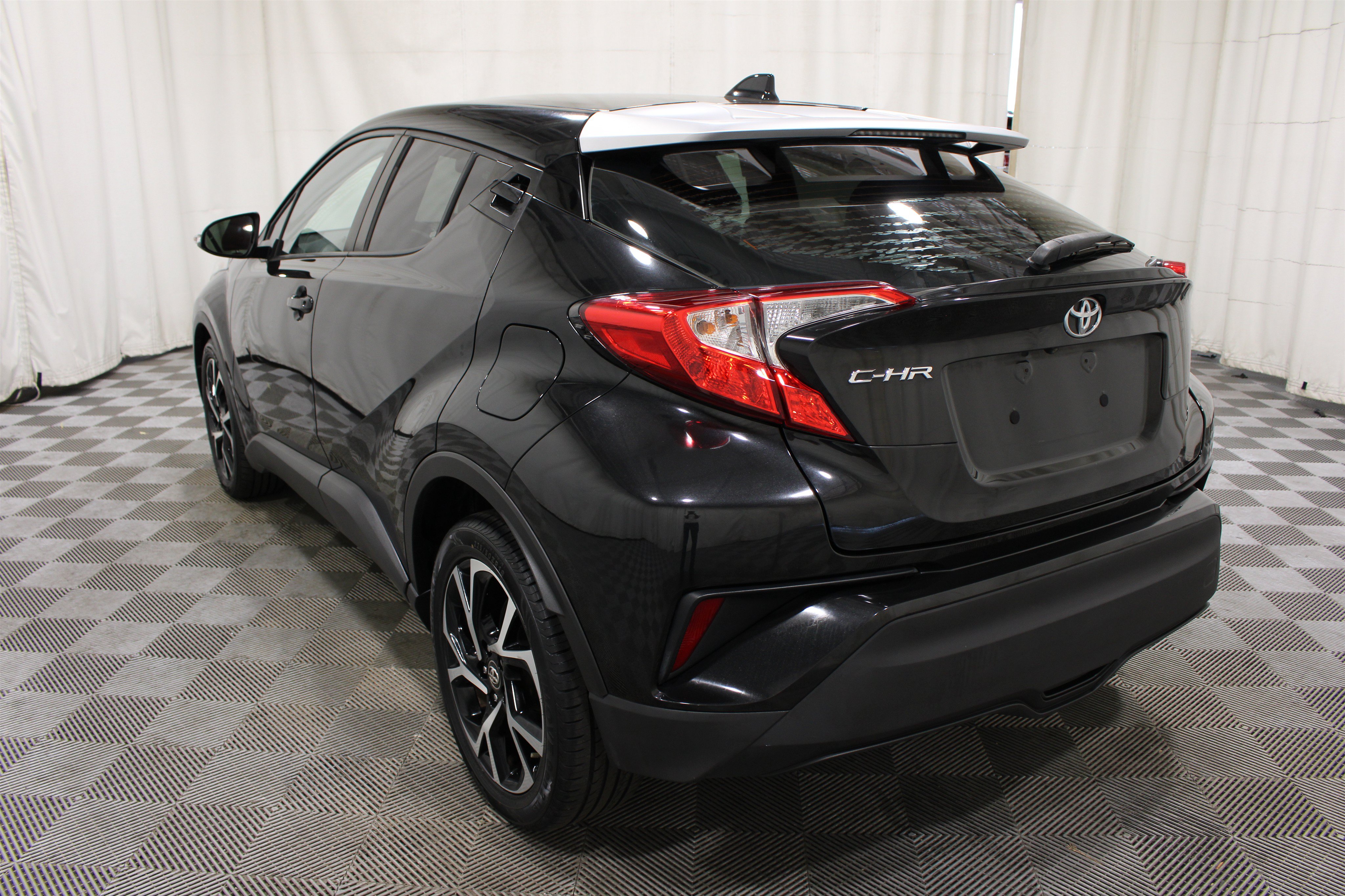 Used 2019 Toyota C-HR XLE FWD image 31