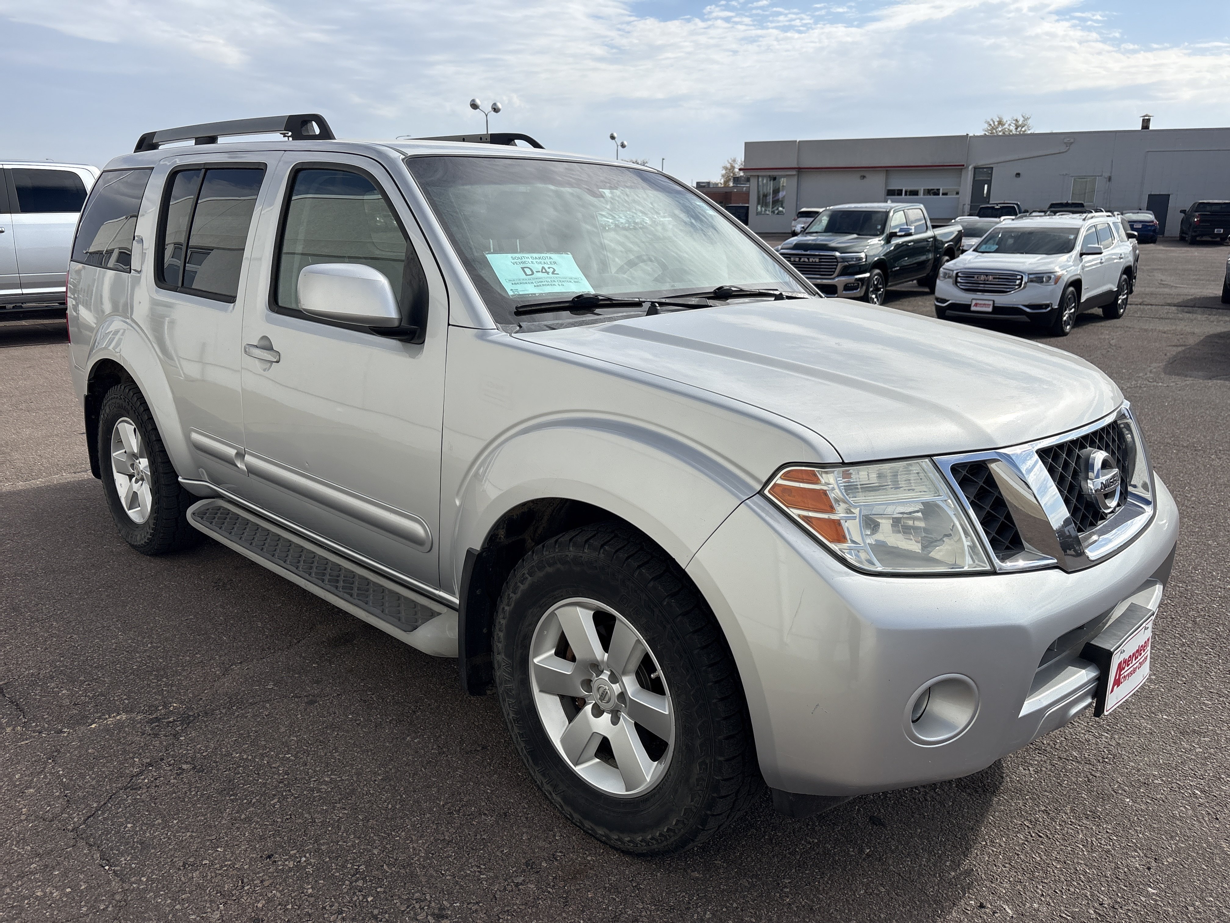 Used 2011 Nissan Pathfinder SV RWD image 4