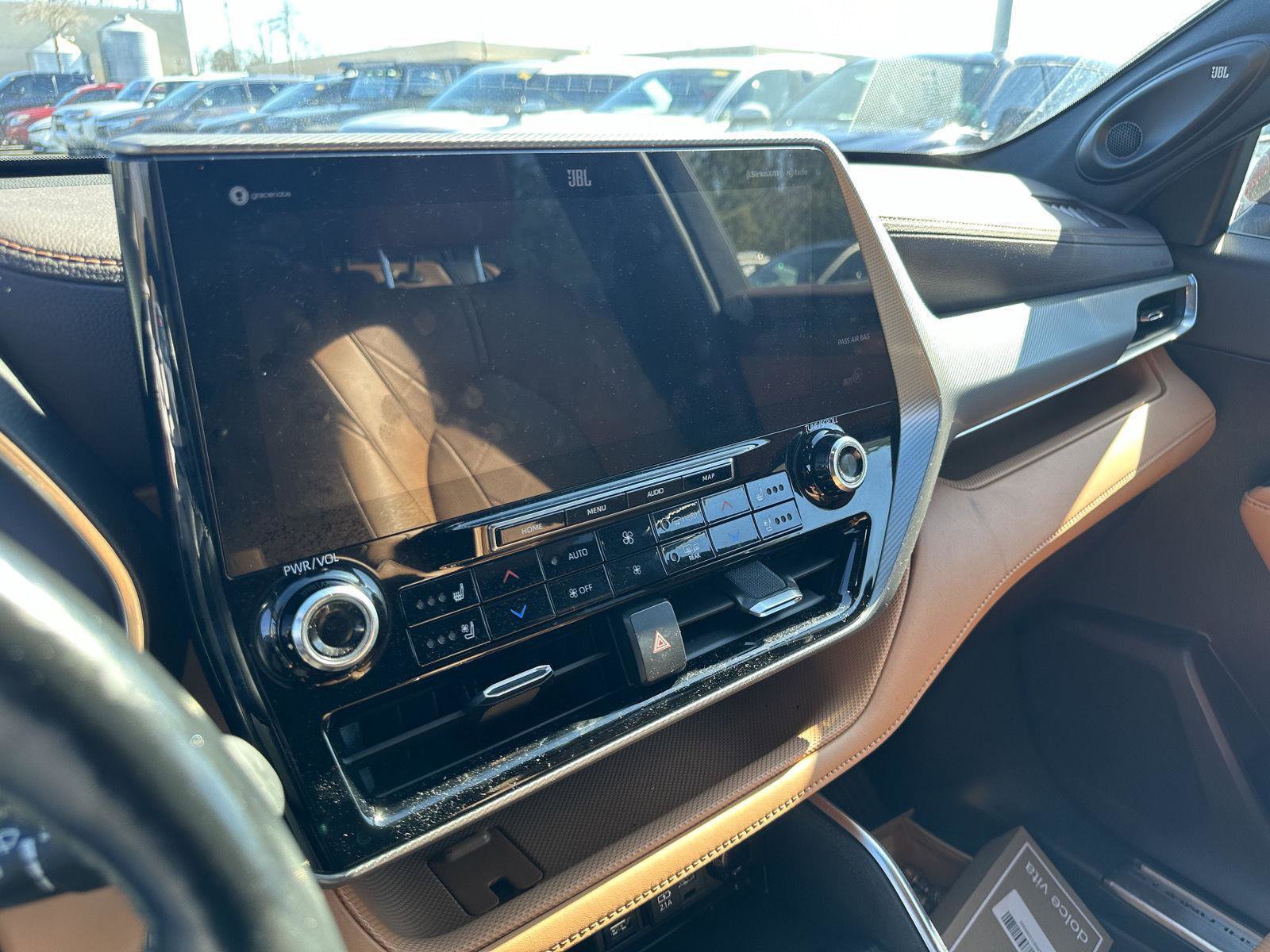 Used 2021 Toyota Highlander Platinum image 10