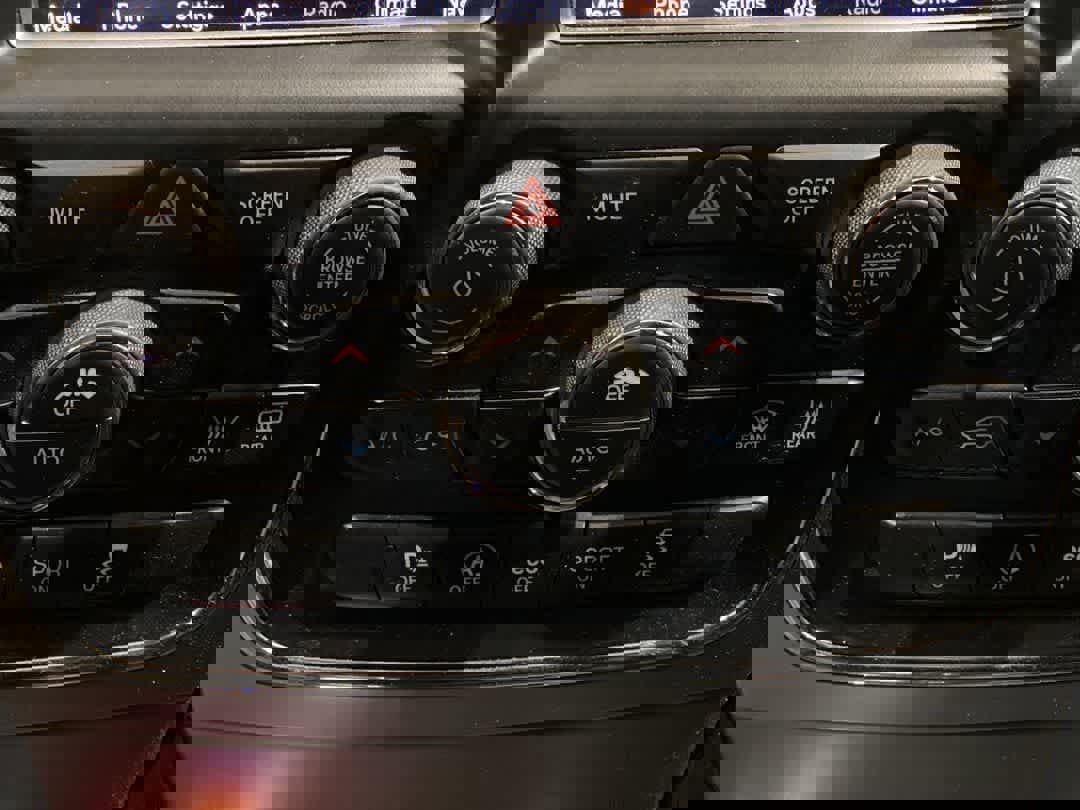 Used 2018 Jeep Grand Cherokee Altitude image 21