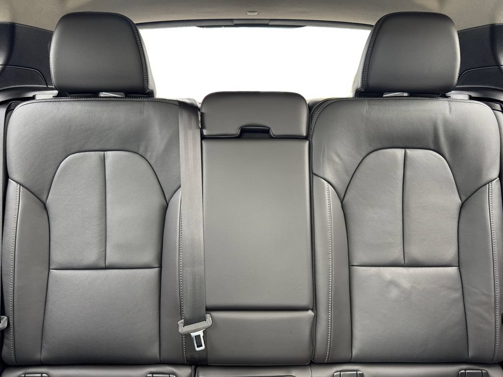 Certified 2025 Volvo XC40 B5 Plus AWD/4WD image 26