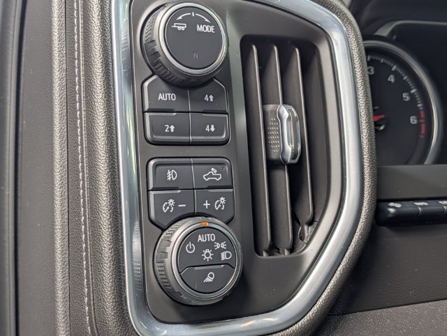 Used 2021 Chevrolet Silverado 1500 High Country w/ Technology Package AWD/4WD image 18