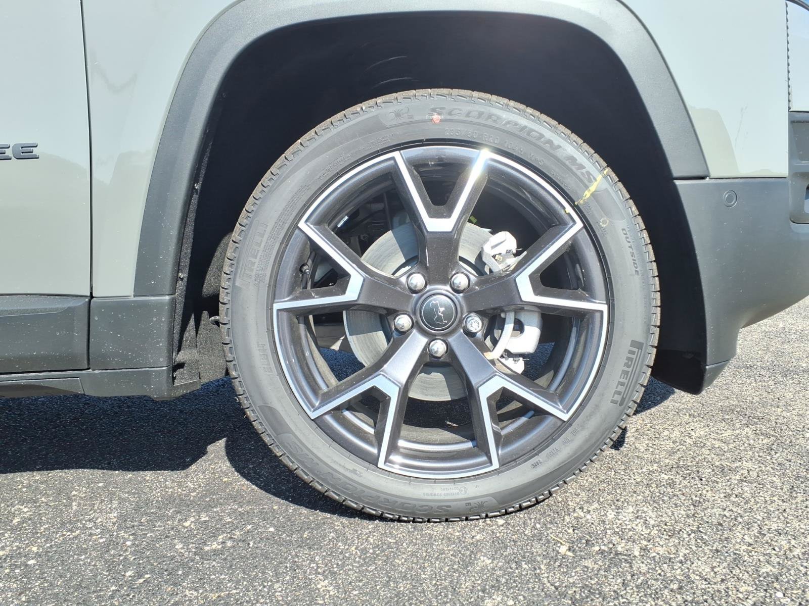New 2026 Jeep Cherokee Overland AWD/4WD image 9